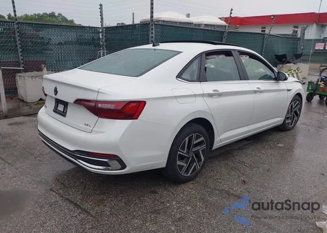 2024 Volkswagen Jetta 1.5T Sel z USA, uszkodzony, nr VIN 3VWGM7BUXRM082130